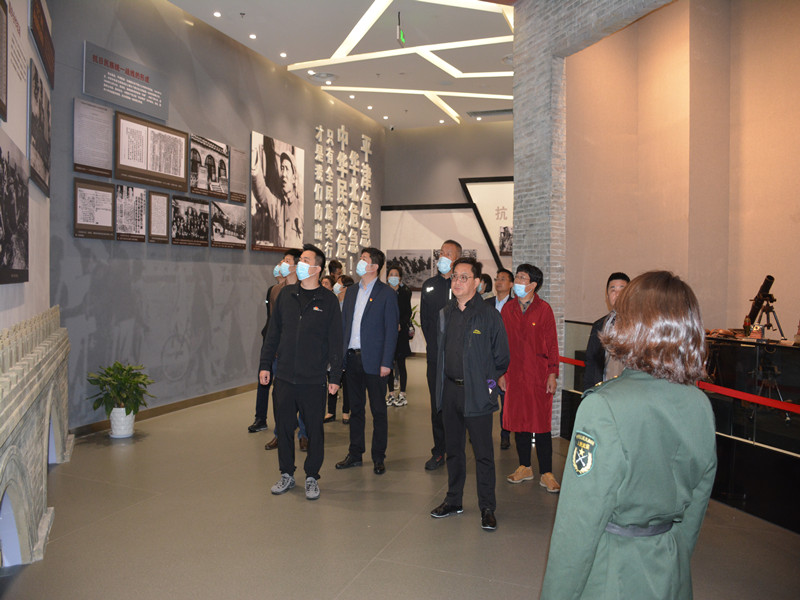 館內(nèi)學(xué)習(xí).jpg 館內(nèi)學(xué)習(xí).jpg