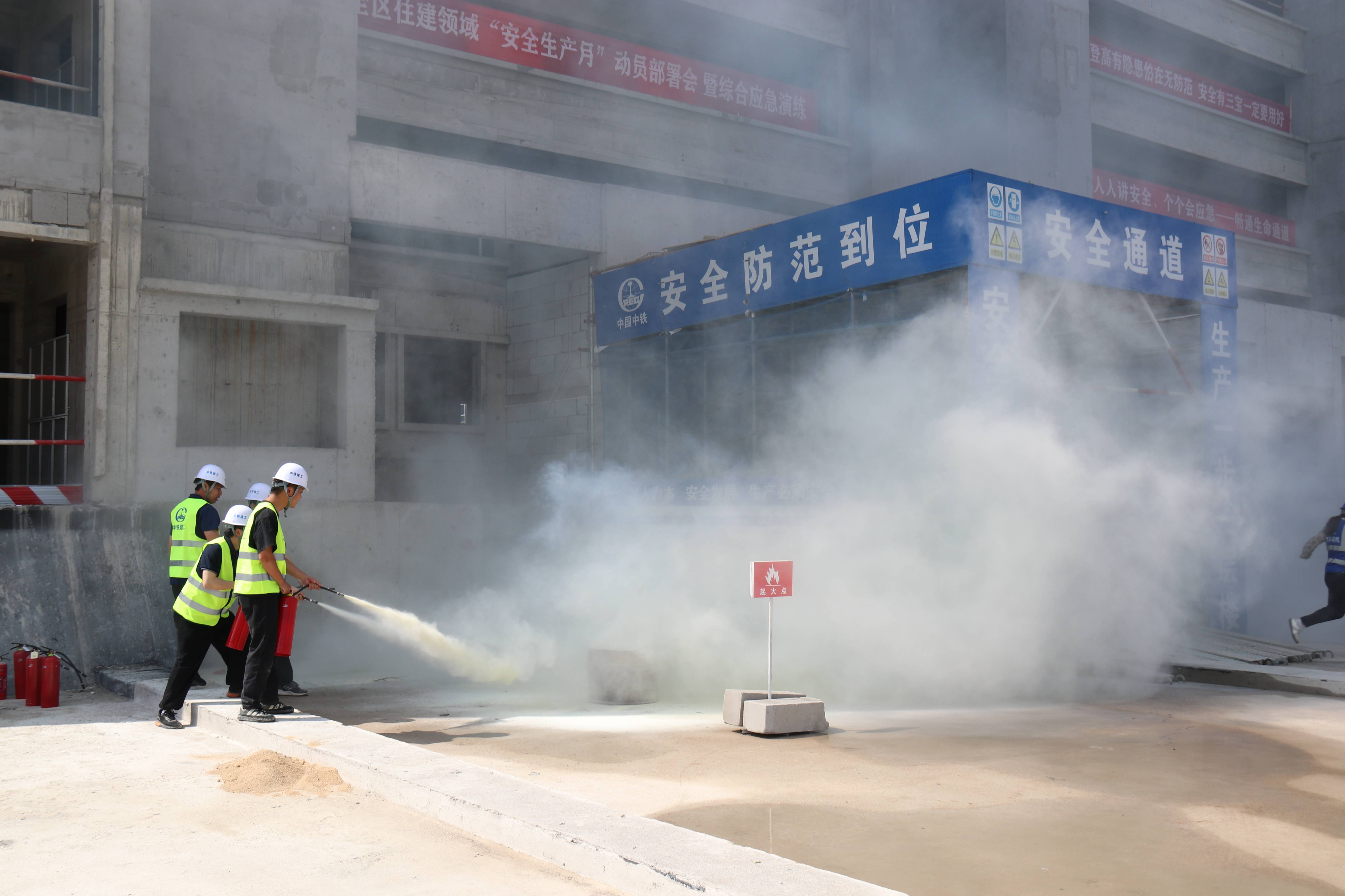 滅火器滅火.jpg 滅火器滅火.jpg