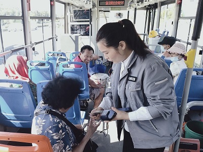 乘務員嚴曉會.jpg