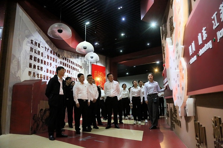 2-參觀知青館.jpg